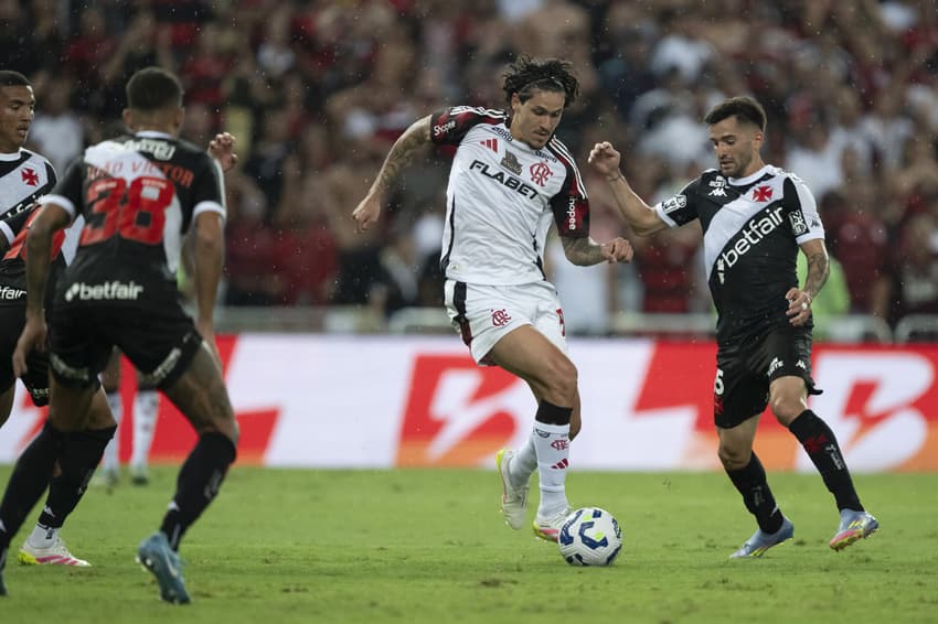 Próximo compromisso do Vasco é o Flamengo no Maracanã pelo Brasileirão (Foto: Jorge Rodrigues/AGIF)