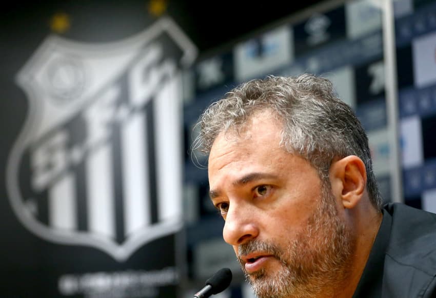 Alexandre Mattos foi apresentado no Santos como Executivo de Futebol em julho desta temporada. (Foto: Mauricio De Souza/AGIF)