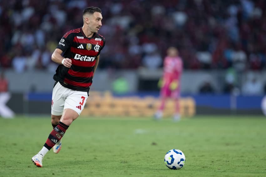 Léo Ortiz é um dos destaques do Flamengo (Foto: Jorge Rodrigues/AGIF)