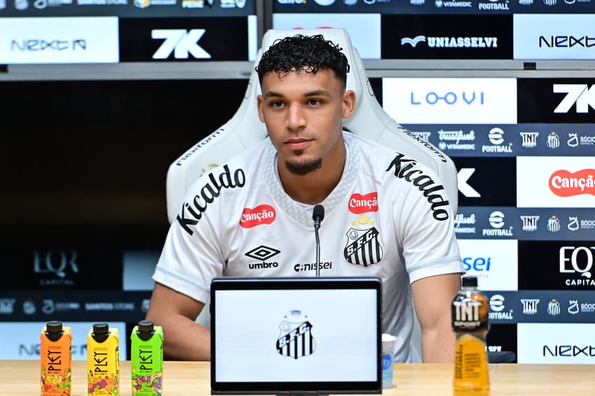 Victor Hugo comentou sobre a influência de Neymar para o desfecho das negociações com o Santos. (Foto: Jota Erre/AGIF)