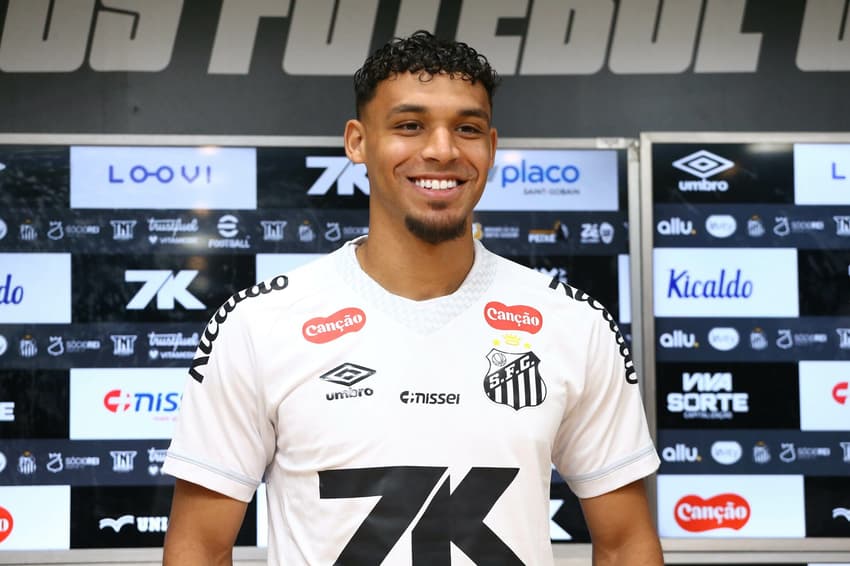 Victor Hugo é apresentado e afirma que mensagem de Neymar foi fundamental para fechar com o clube. (Foto: Mauricio De Souza/AGIF)