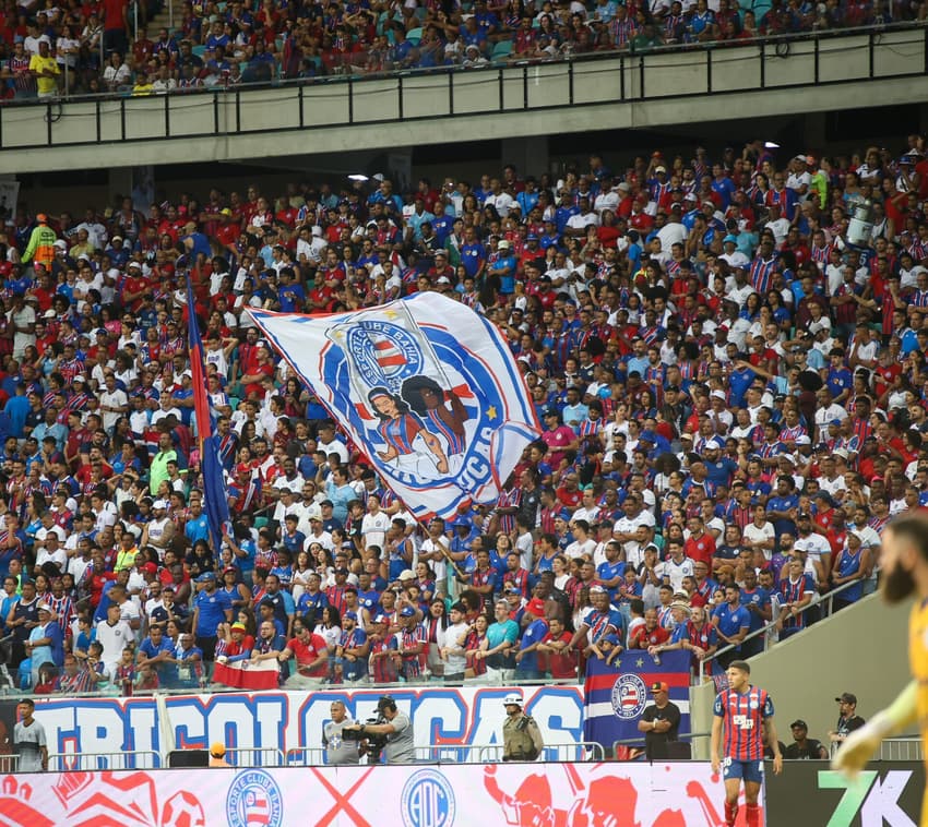 Torcida do Bahia lota a Arena Fonte Nova na final da Copa do Nordeste (Foto: Marcio Jose/AGIF)