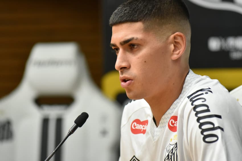 Santos será o terceiro clube na carreira de Adonis Frías. (Foto: Jota Erre/AGIF)