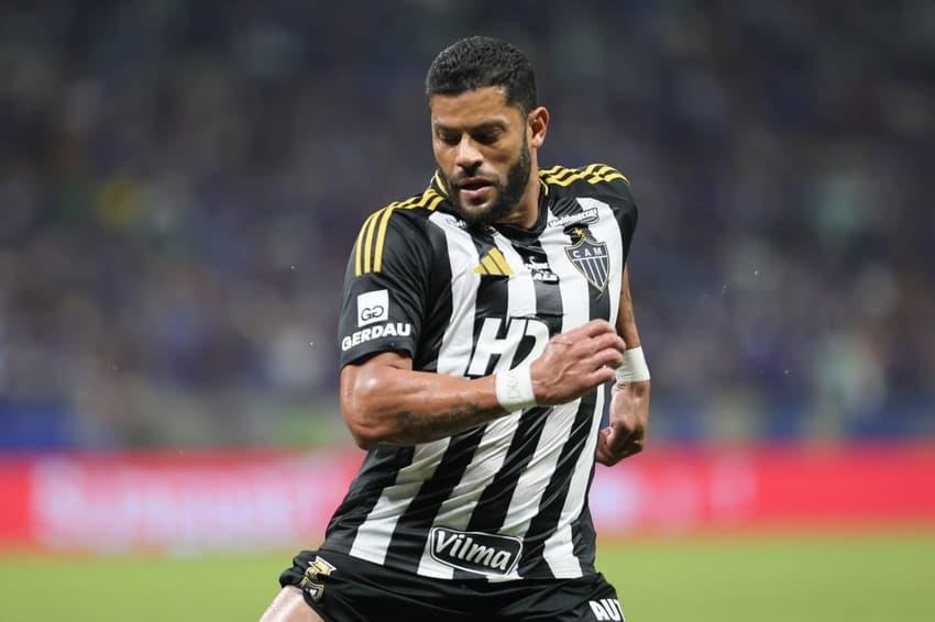 Hulk em campo em Cruzeiro x Atlético-MG