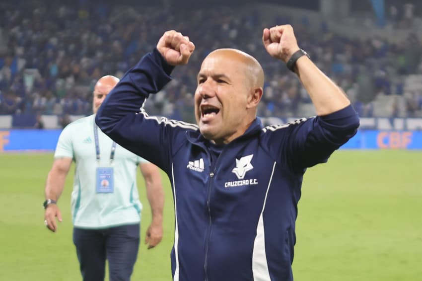 Técnico do Cruzeiro, Leonardo Jardim (Foto: Gilson Lobo/AGIF)