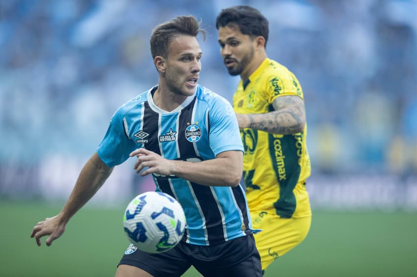 Arthur jogador do Gremio durante partida contra o Mirassol no estadio Arena do Gremio pelo campeonato Brasileiro A 2025. (Foto: Liamara Polli/AGIF)