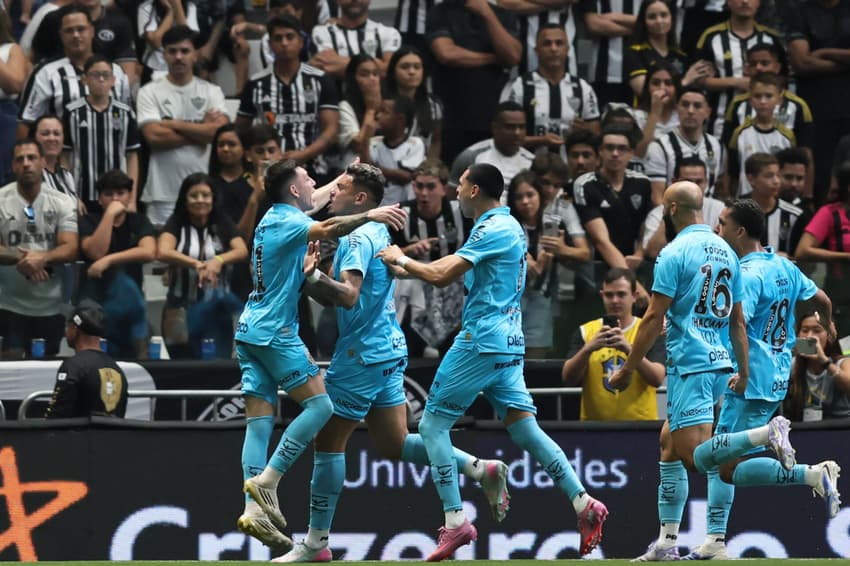Tiquinho Soares acumula 34 jogos e 9 gols nesta temporada pelo Santos. (Foto: Gilson Lobo/AGIF)