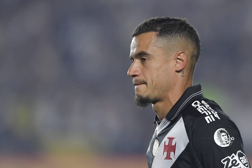 Philippe Coutinho atravessa momento de pressão no Vasco (Foto: Thiago Ribeiro/AGIF)