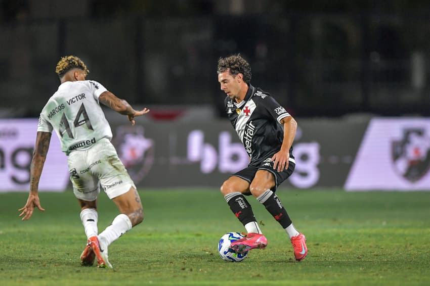 Partida entre Vasco e Ceará, pelo Brasileirão (Foto: Thiago Ribeiro/AGIF)