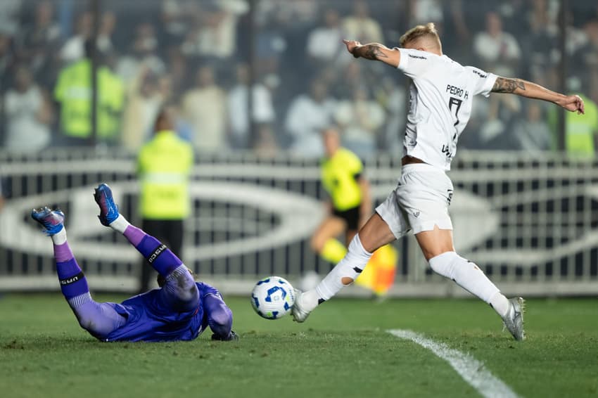 Pedro Henrique na partida entre Vasco e Ceará, pelo Brasileirão (Foto: Jorge Rodrigues/AGIF)