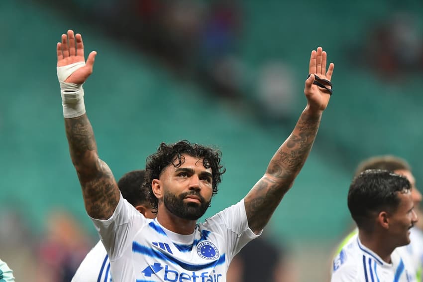 Gabigol comemora vitória do Cruzeiro na Fonte Nova (Foto: Jhony Pinho/AGIF)