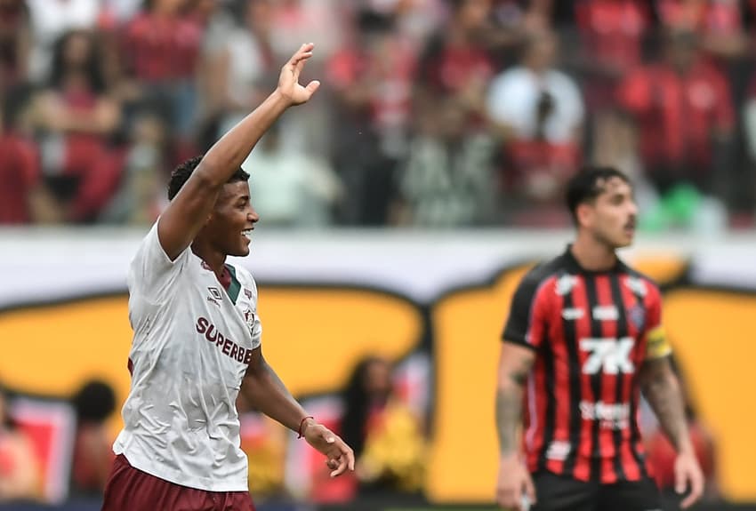 Hércules abre placar em Vitória x Fluminense (Foto: Jhony Pinho/AGIF)
