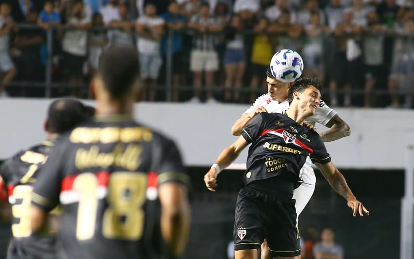 Adonís Frias fez a estreia como titular do Santos no clássico contra o São Paulo. (Foto: Mauricio De Souza/AGIF)