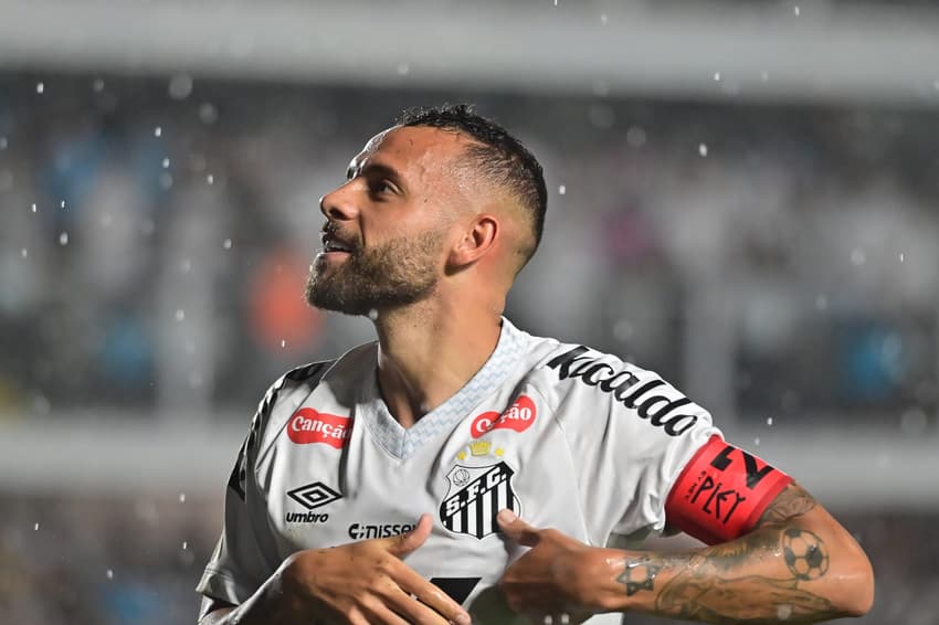 Guilherme marcou o 15º gol pelo Santos nesta temporada. (Foto: Jota Erre/AGIF)