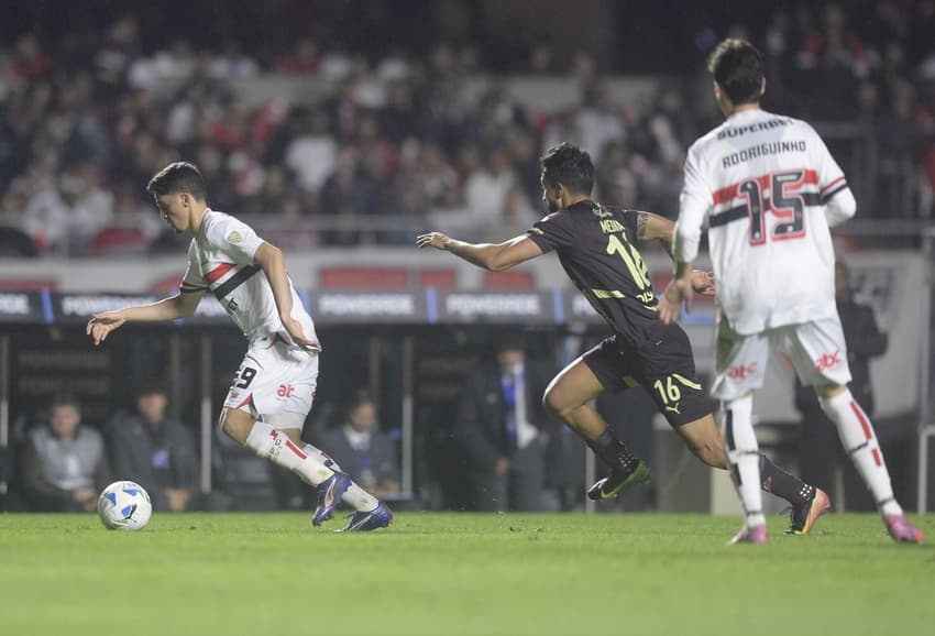 Pablo Maia foi titular na derrota do São Paulo para a LDU. (Foto: Alan Morici/AGIF)