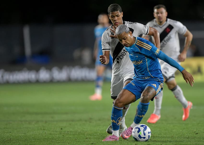 Matheus Pereira, do Cruzeiro, em jogo contra o Vasco (Foto: Thiago Ribeiro/AGIF)