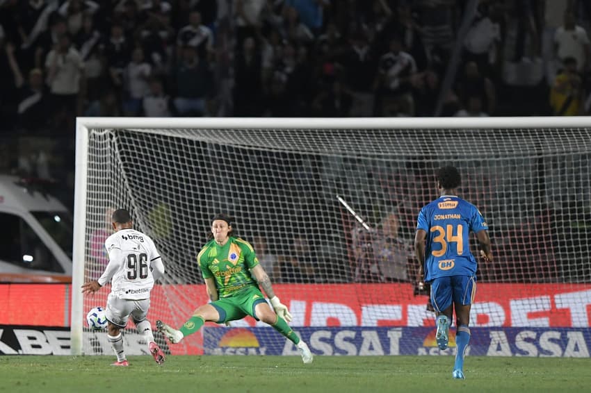 Lateral Paulo Henrique, convocado pela Seleção Brasileira, faz segundo gol do Vasco contra o Cruzeiro (Foto: Thiago Ribeiro/AGIF)