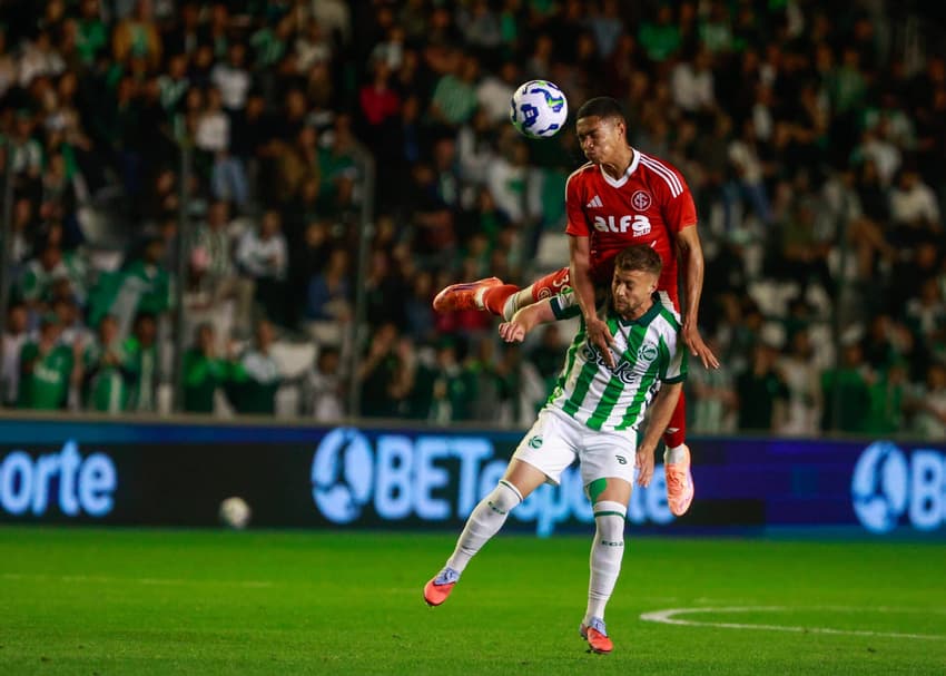 Luis Otávio, volante do Internacional