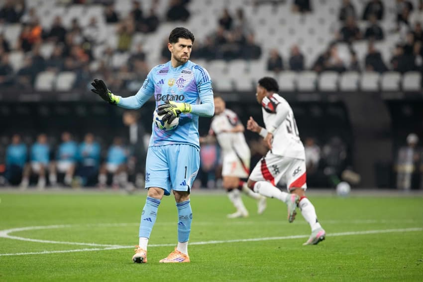 Rossi durante a vitória do Flamengo contra o Corinthians (Foto: Joisel Amaral/AGIF)