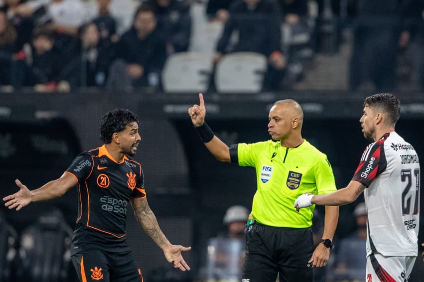 Corinthians foi derrotado para o Flamengo