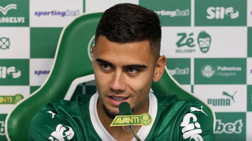 Andreas Pereira durante apresentação no Palmeiras