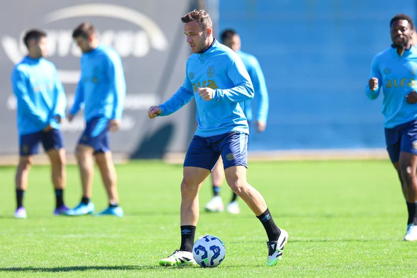 Arthur em treinamento do Grêmio. (Foto: Lucas Uebel/Grêmio FBPA)