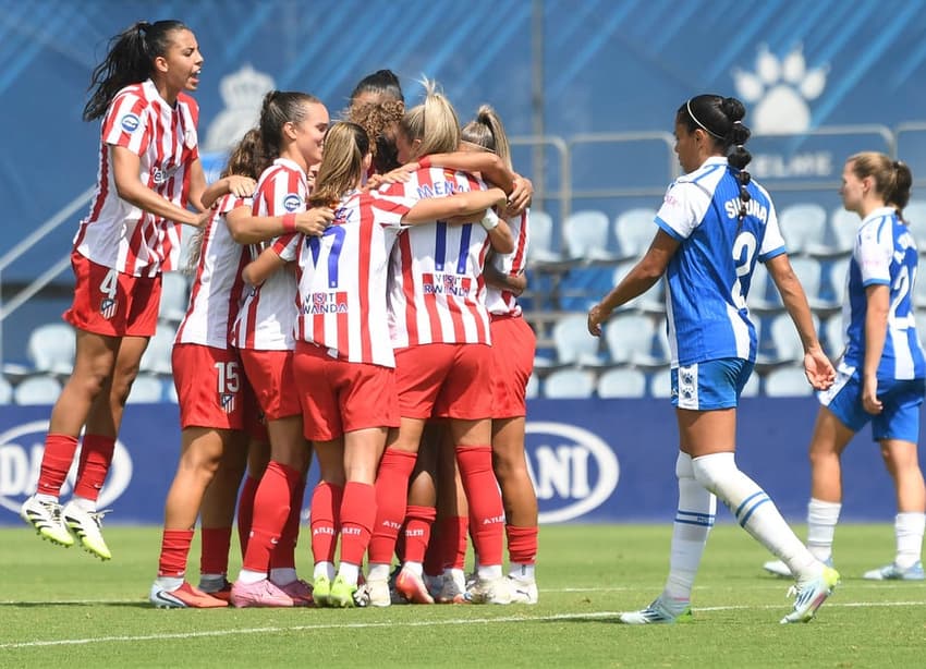 Jogadoras do Atlético de Madrid comemoram gol na vitória sobre o Espanyol
