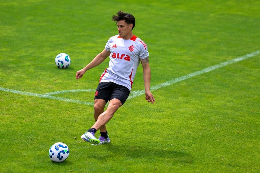 Bernabei, lateral-esquerdo do Internacional