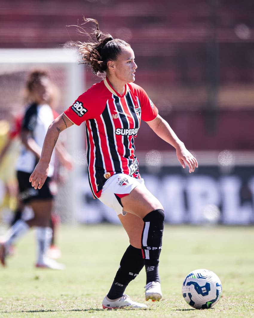 Camilinha, camisa 10 do São Paulo feminino. (Foto: João Brandino)