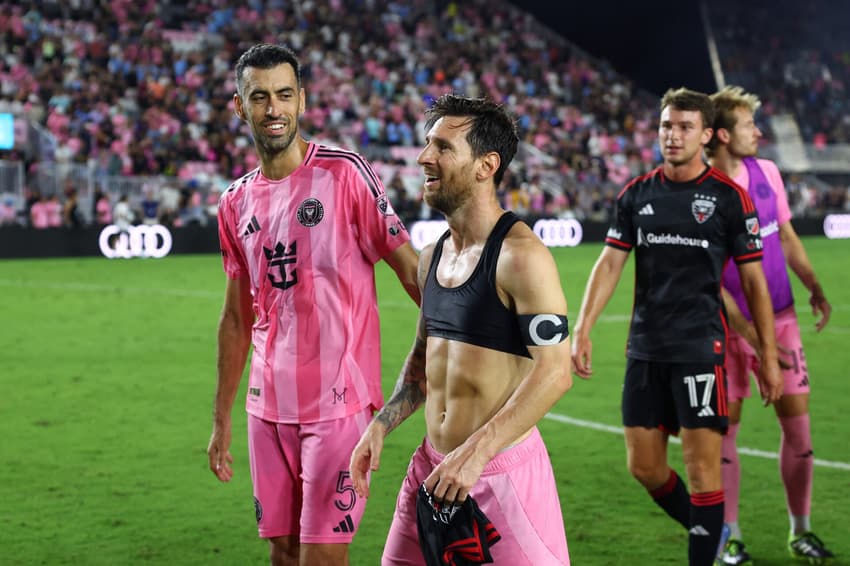 Sergio Busquets e Lionel Messi pelo Inter Miami. (Foto: Megan Briggs/ AFP)