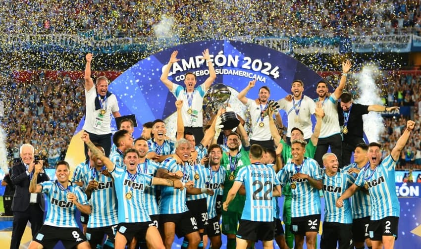 O Racing, da Argentina, foi o campeão da Sul-Americana do ano passado diante do Cruzeiro. (Foto: Divulgação/ Conmbeol)