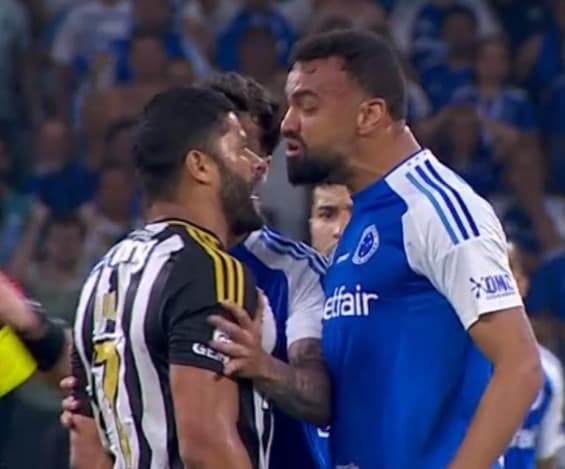 Hulk e Fabrício Bruno discutem em Cruzeiro x Atlético-MG