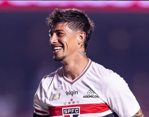 Rigoni tem cláusula automática de renovação (Foto: Reprodução/ Instagram/ @emirigonik)