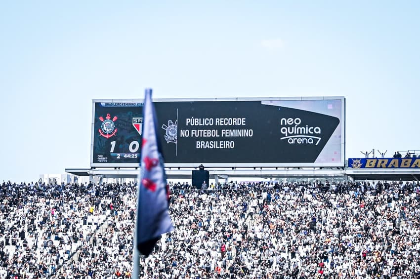 Corinthians quebrou o recorde de público no futebol feminino na final do Brasileirão Feminino em 2024