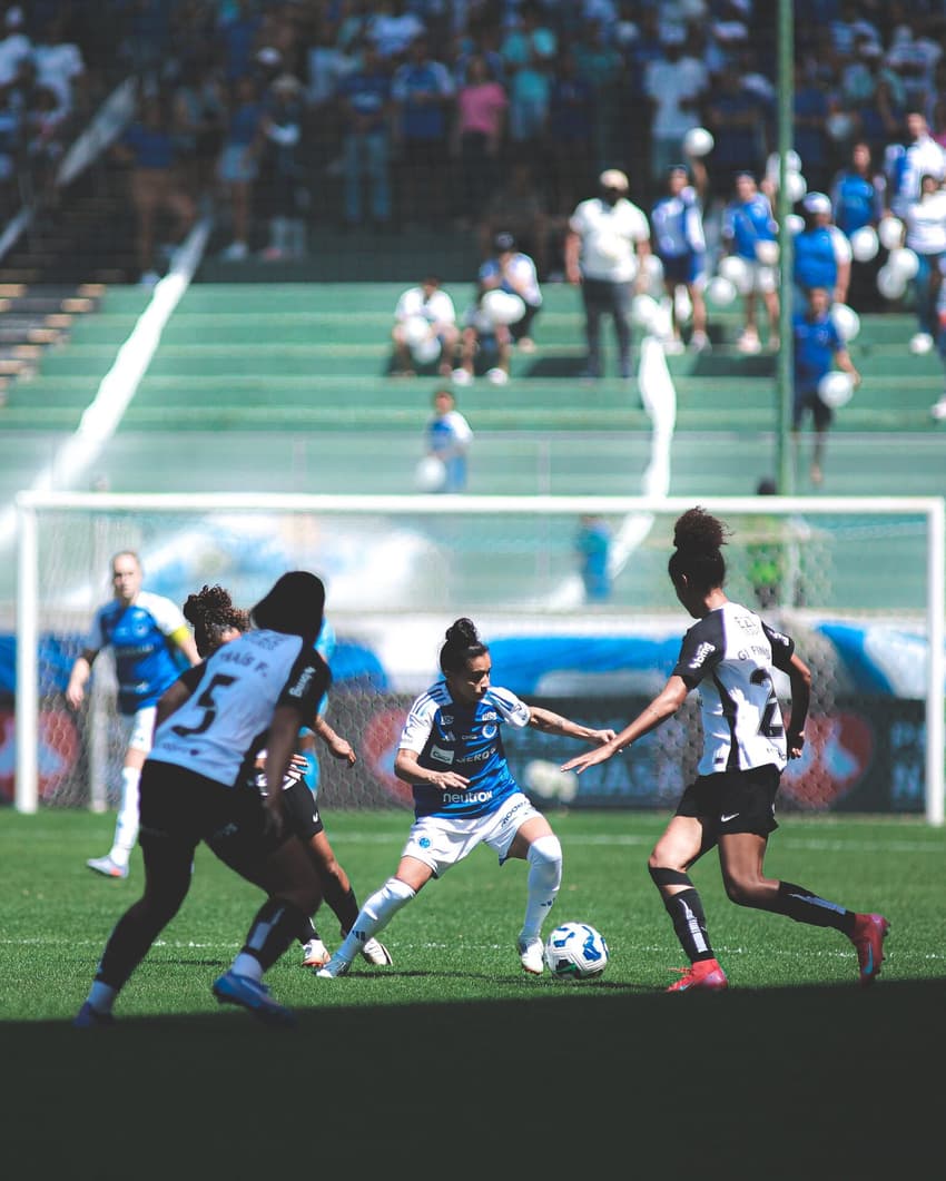 Cruzeiro e Corinthians se enfentam pela final do Brasileirão Feminino