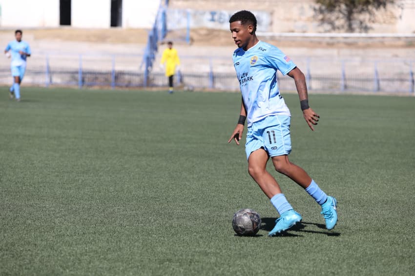 Diogo Jr em ação pelo Miami Dade contra o Panionios na excursão pela Grécia