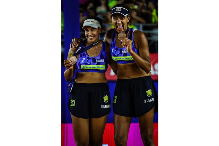 Duda e Ana Patrícia no Elite 16 de vôlei de praia em João Pessoa (Foto: Volleyball World)