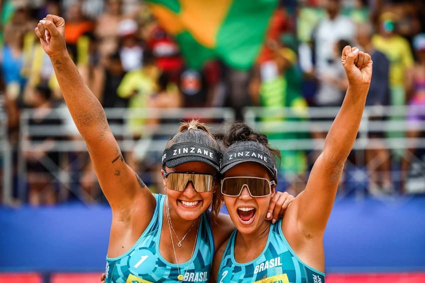 Dupla brasileira Thamela e Victória no Elite 16 de vôlei de praia (Foto: Volleyball World)