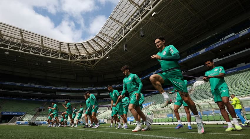 Elenco do Palmeiras treina no Allianz Parque