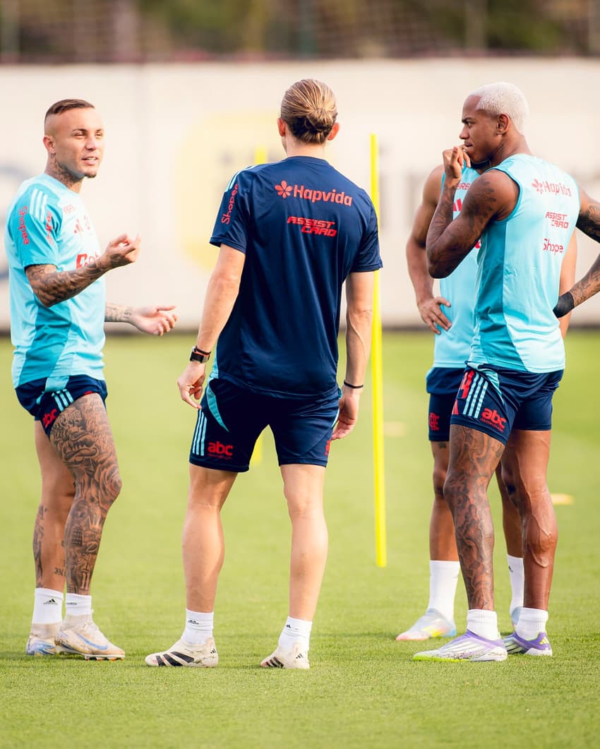Filipe Luís Cebolinha Wallace Yan Flamengo