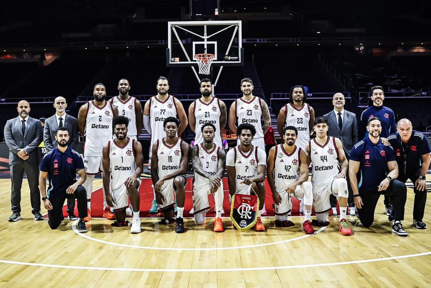 Elenco do Flamengo Basquete (Foto: Reprodução / @TimeFlamengo)