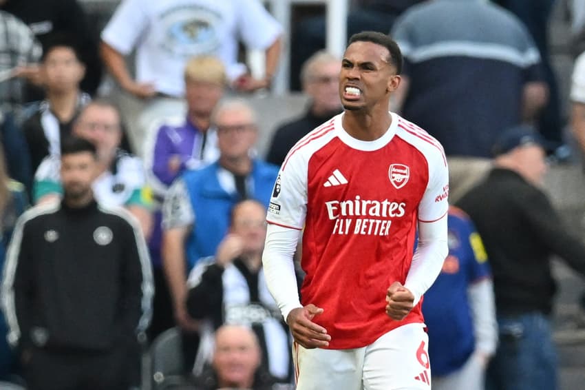Gabriel Magalhaes, da Seleção Brasileira, autor do gol da vitória na partida entre Newcastle e Arsenal pela Premier League (Foto: Andy Buchanan / AFP)