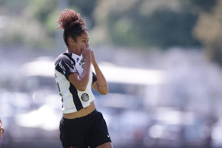 Gi Fernandes comemora gol pelo Corinthians contra o Cruzeiro na final do Brasileirão Feminino