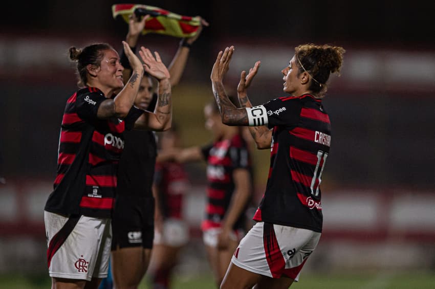 Gláucia e Cristiane comemoram gol pelo Flamengo no Brasileirão Feminino (Foto: Paula Reis/Flamengo)