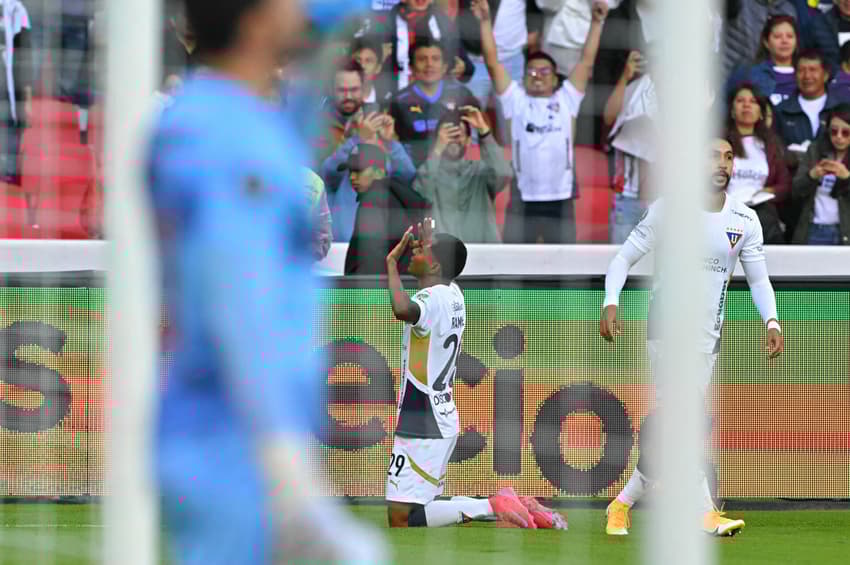Bryan Rodrigues marcou o primeiro gol de LDU x São paulo, pela Libertadores (Foto: Rodrigo BUENDIA / AFP)