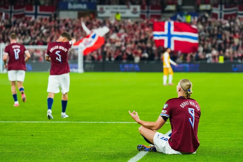Haaland comemorando um de seus gols diante da Moldávia (Foto: Reprodução/X)