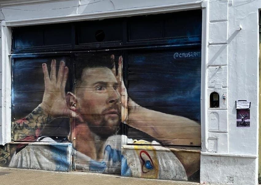 Imagem de Messi pintada em muro em San Telmo, em Buenos Aires, na Argentina