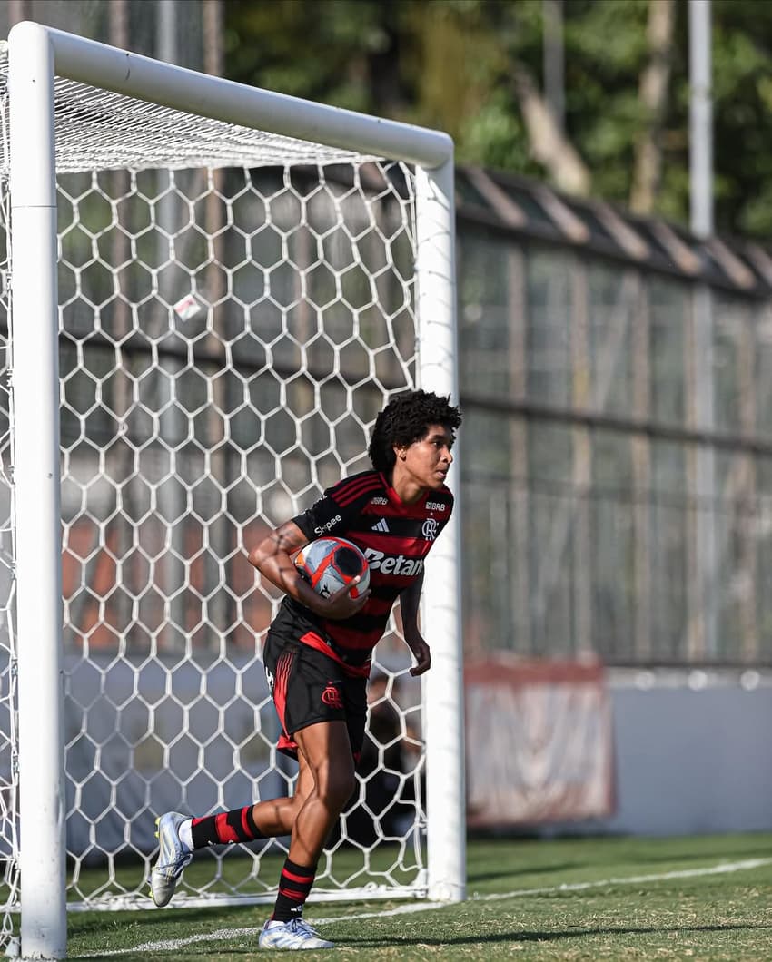 Pelo Carioca Feminino, o Flamengo venceu o Búzios por 18 a 0 (Foto: Reprodução Instagram/@flamengofutebolfeminino)