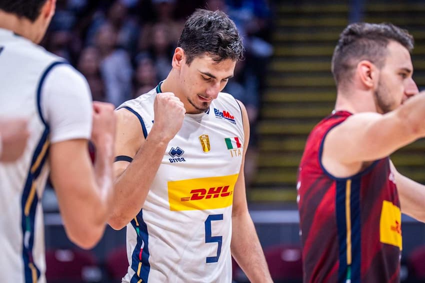Italiano Alessandro Michieletto comemorando vitória sobre a Argentina no Mundial de Vôlei masculino (Foto: VolleyBall World)