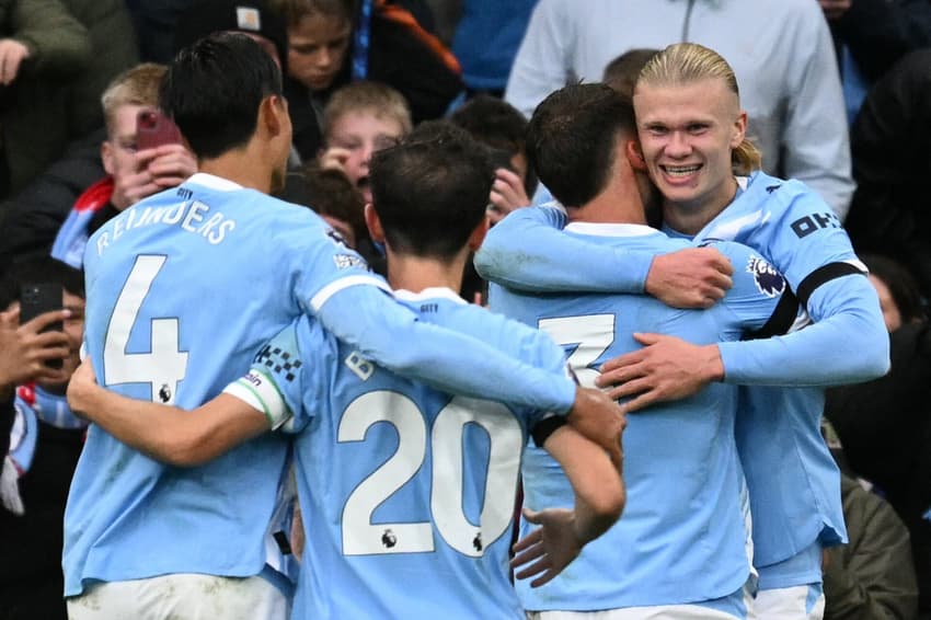 Jogadores do Manchester City comemorando o gol de Haaland (Foto: Oli Scarff/AFP)